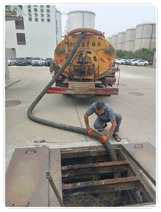 东成镇隔油池清掏