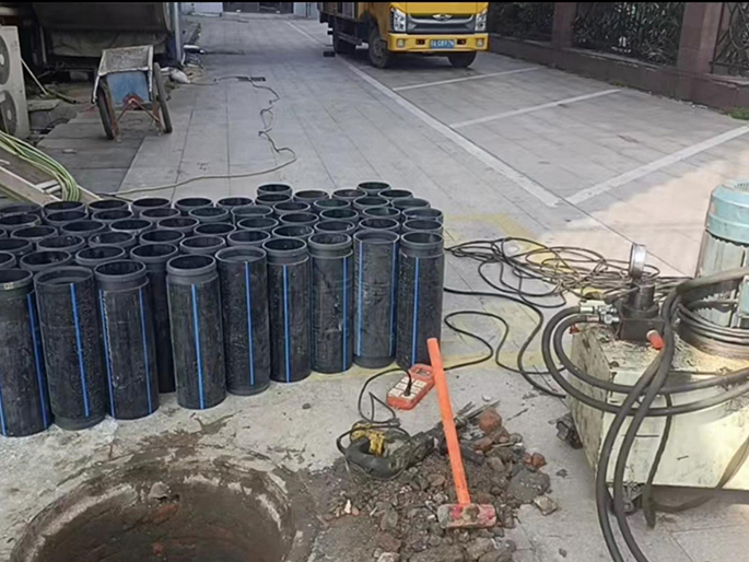 东成镇PE置换管厂家 DN315置换管 非开挖管短管置换